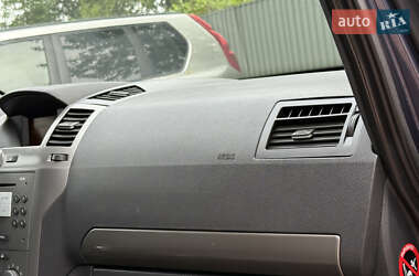 Мінівен Opel Zafira 2006 в 