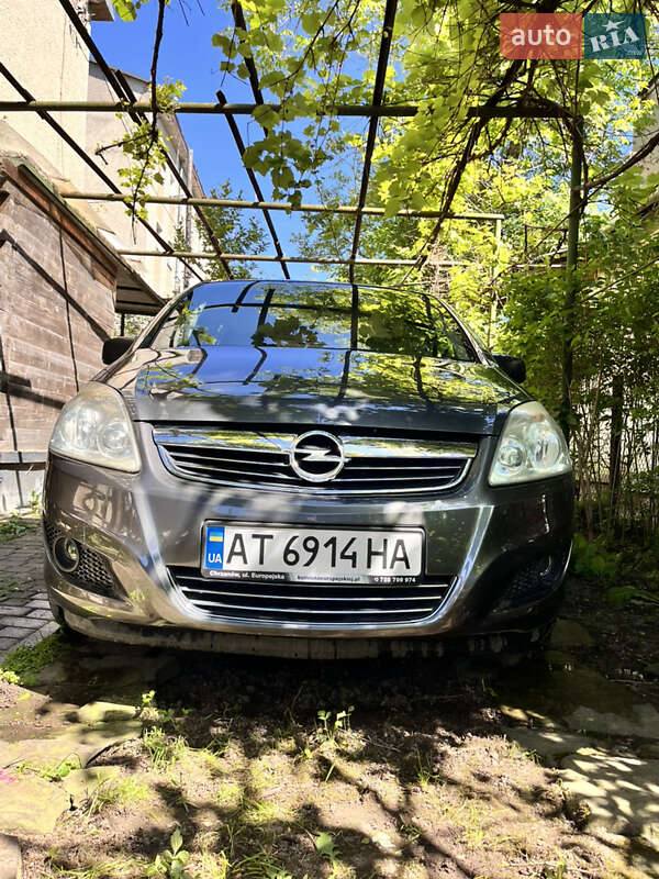 Минивэн Opel Zafira 2009 в Ивано-Франковске
