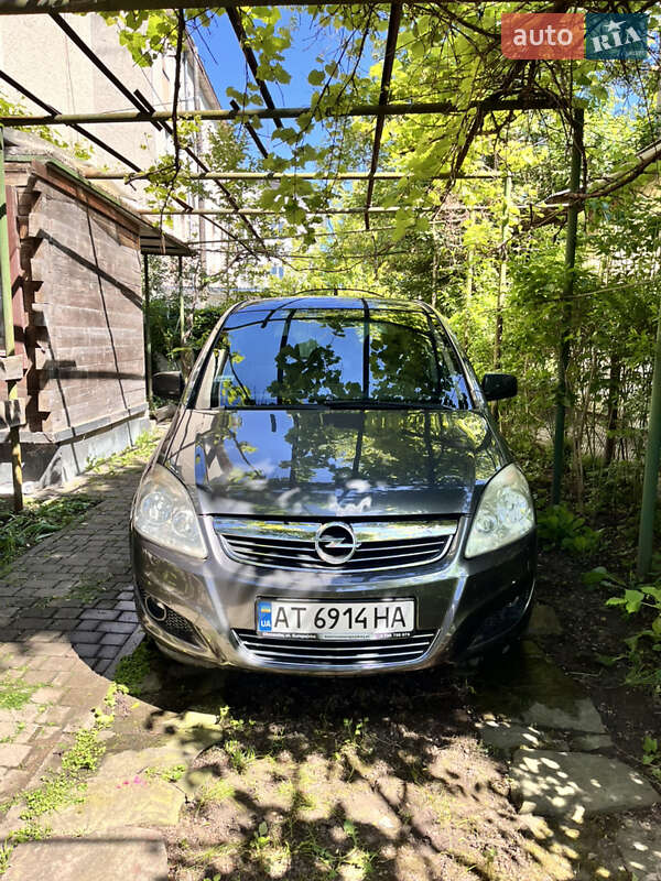 Минивэн Opel Zafira 2009 в Ивано-Франковске