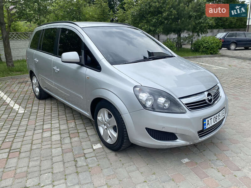 Минивэн Opel Zafira 2012 в Ивано-Франковске
