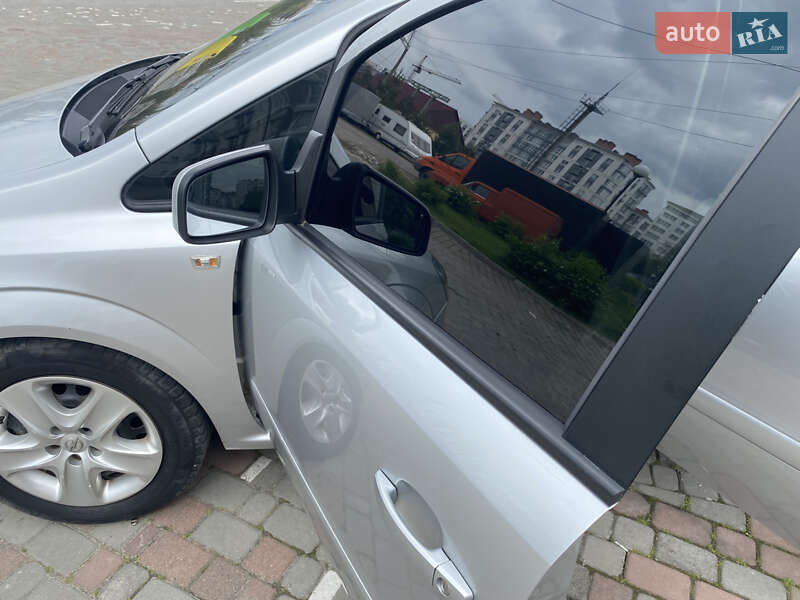 Минивэн Opel Zafira 2012 в Ивано-Франковске