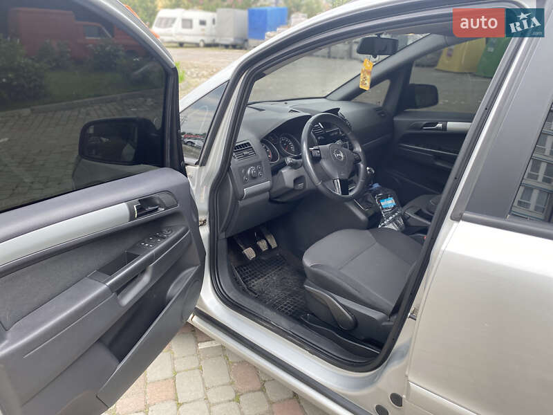 Минивэн Opel Zafira 2012 в Ивано-Франковске