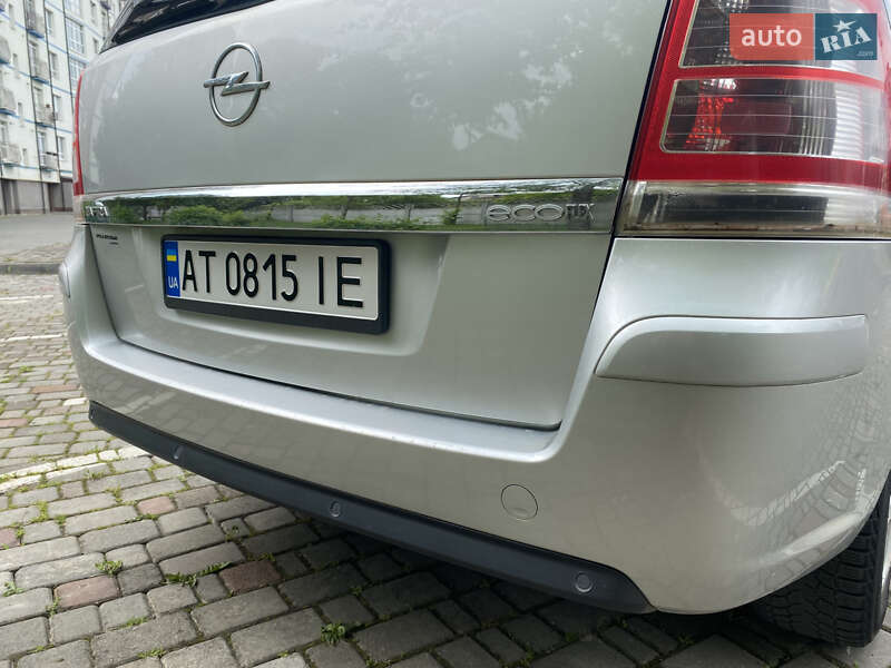 Минивэн Opel Zafira 2012 в Ивано-Франковске