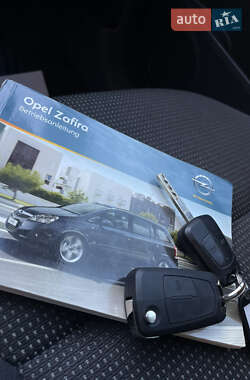 Мінівен Opel Zafira 2013 в 