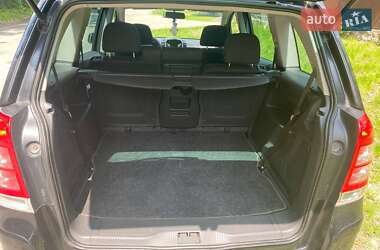 Минивэн Opel Zafira 2011 в 