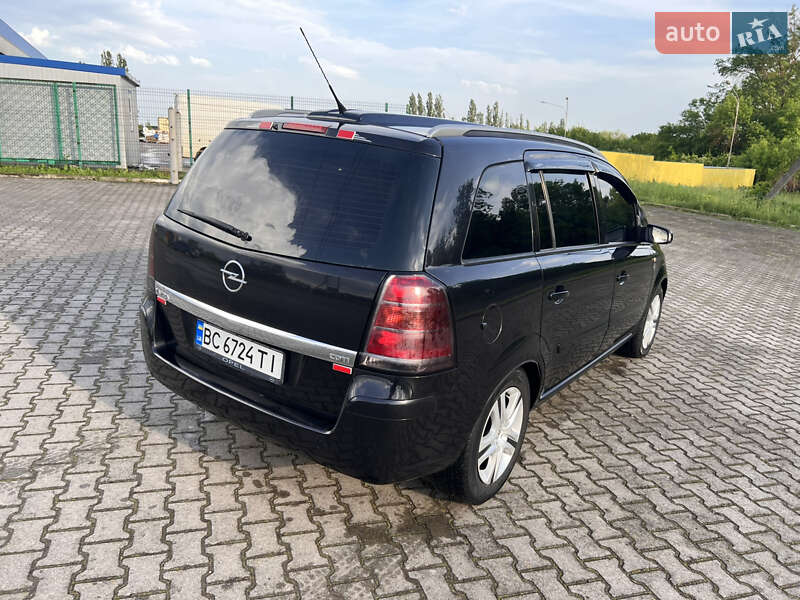 Минивэн Opel Zafira 2006 в Хотине