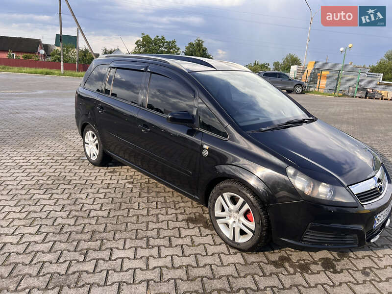 Минивэн Opel Zafira 2006 в Хотине