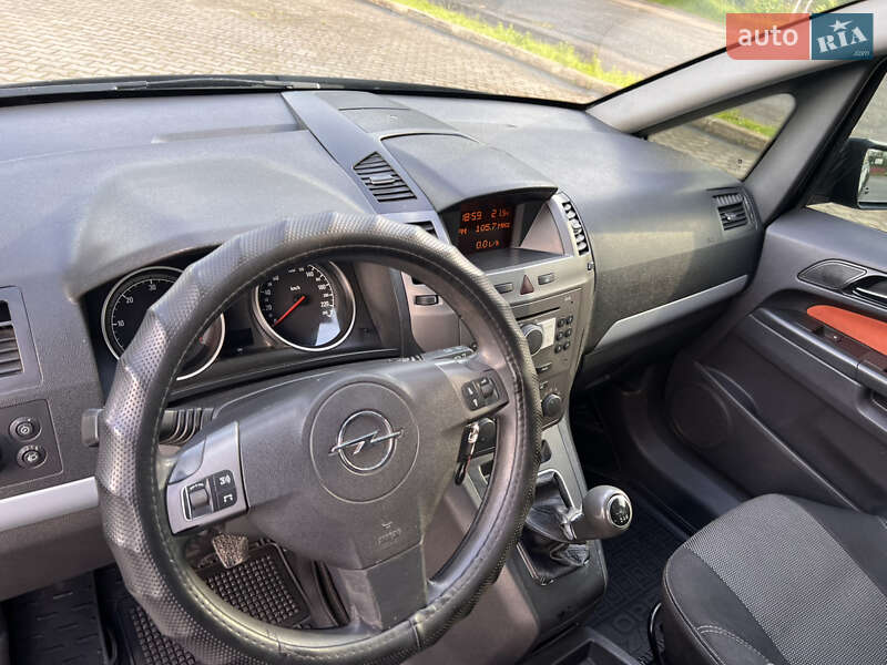 Минивэн Opel Zafira 2006 в Хотине