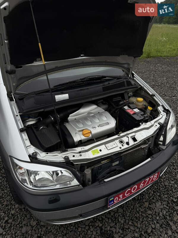 Минивэн Opel Zafira 2001 в Луцке