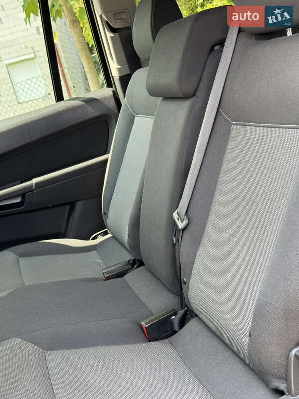 Минивэн Opel Zafira 2012 в Львове