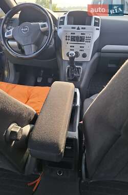 Минивэн Opel Zafira 2009 в 
