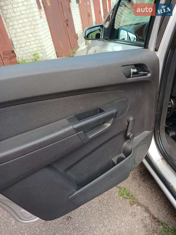 Мінівен Opel Zafira 2009 в Чернігові