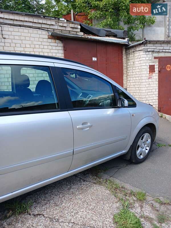Мінівен Opel Zafira 2009 в Чернігові