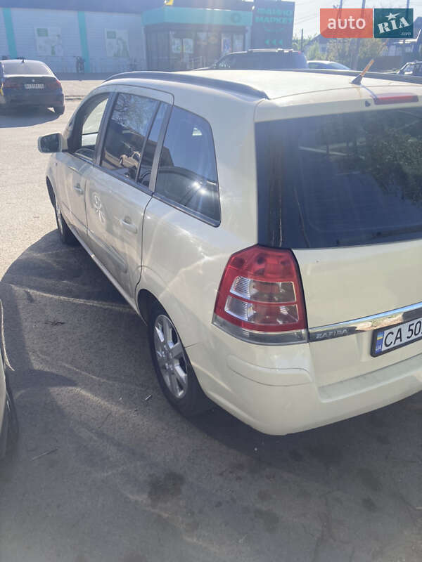 Минивэн Opel Zafira 2012 в 