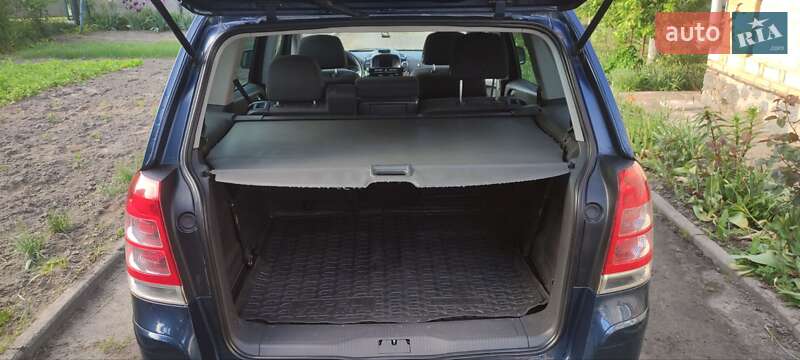 Микровэн Opel Zafira 2012 в Киеве