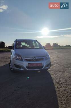 Минивэн Opel Zafira 2010 в 