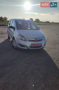 Минивэн Opel Zafira 2010 в 