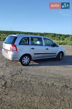 Минивэн Opel Zafira 2010 в 