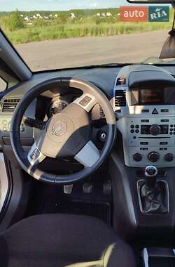 Минивэн Opel Zafira 2010 в 
