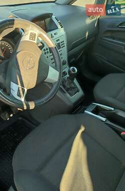 Минивэн Opel Zafira 2010 в 