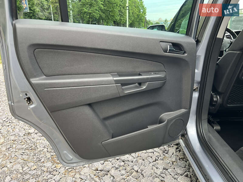 Минивэн Opel Zafira 2011 в Виннице