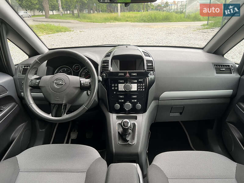 Минивэн Opel Zafira 2011 в Виннице