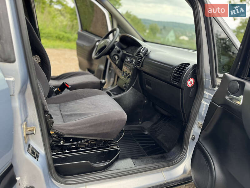 Мінівен Opel Zafira 2000 в Чернігові