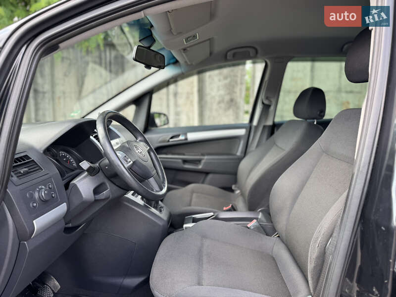 Мінівен Opel Zafira 2009 в Лубнах
