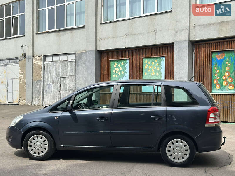 Минивэн Opel Zafira 2008 в Ровно
