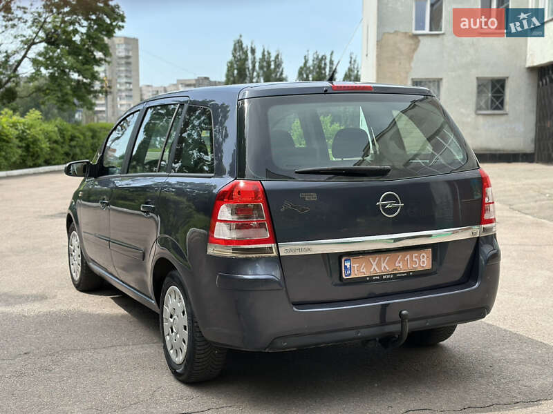Минивэн Opel Zafira 2008 в Ровно