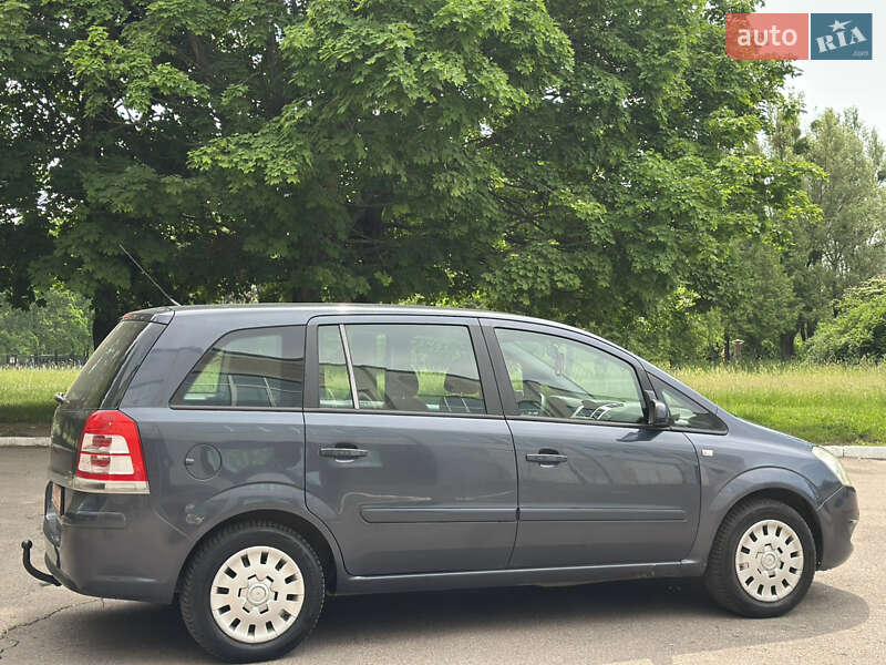 Минивэн Opel Zafira 2008 в Ровно