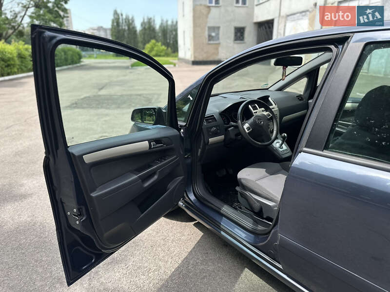 Минивэн Opel Zafira 2008 в Ровно