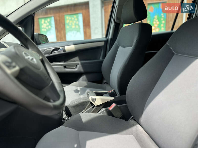 Минивэн Opel Zafira 2008 в Ровно