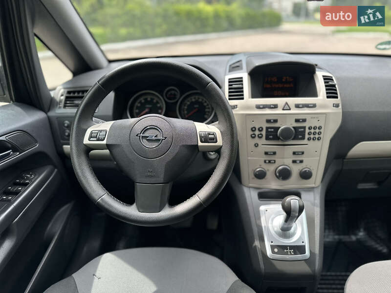 Минивэн Opel Zafira 2008 в Ровно