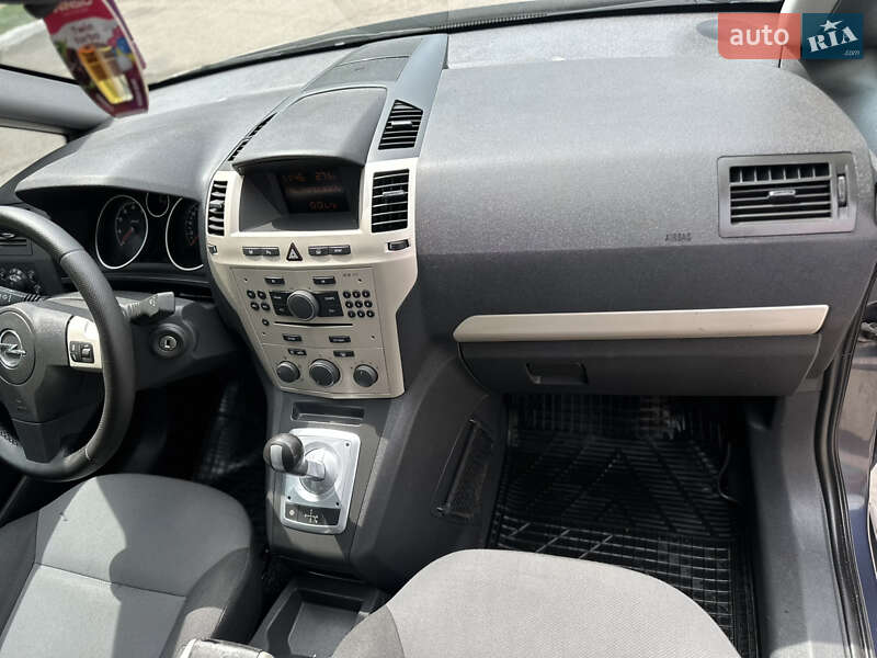 Минивэн Opel Zafira 2008 в Ровно