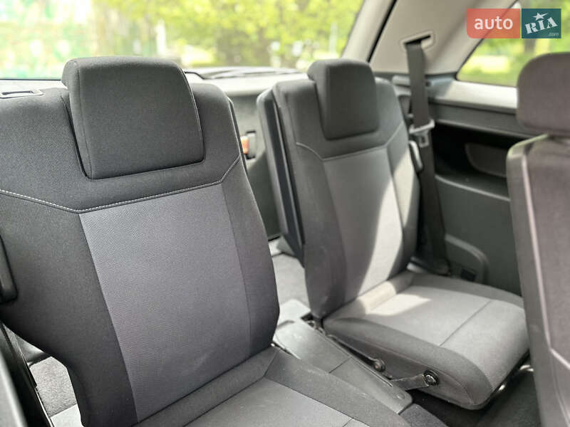 Минивэн Opel Zafira 2008 в Ровно