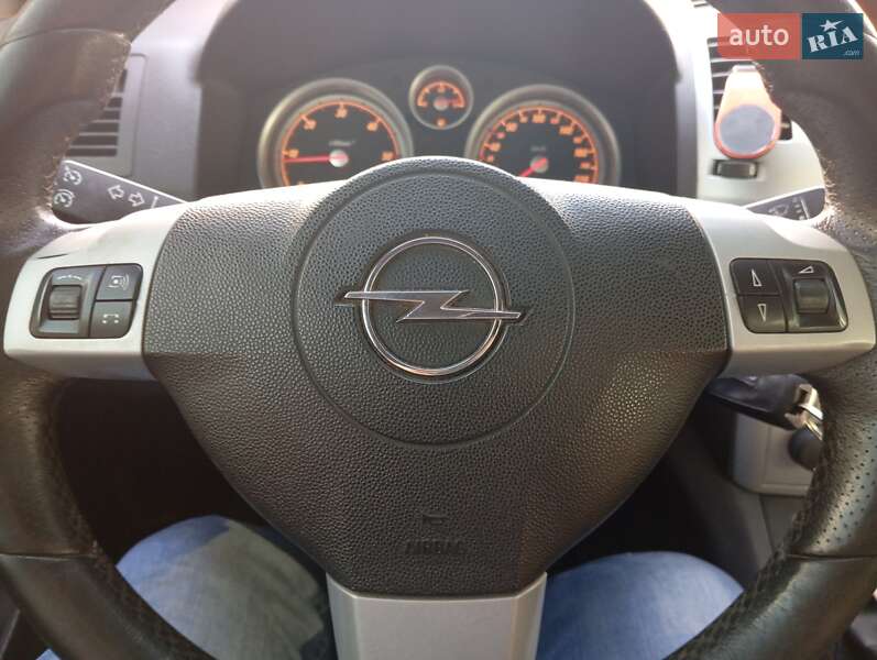 Минивэн Opel Zafira 2010 в Верховине фото 3 Минивэн Opel Zafira 2010 в Верховине
