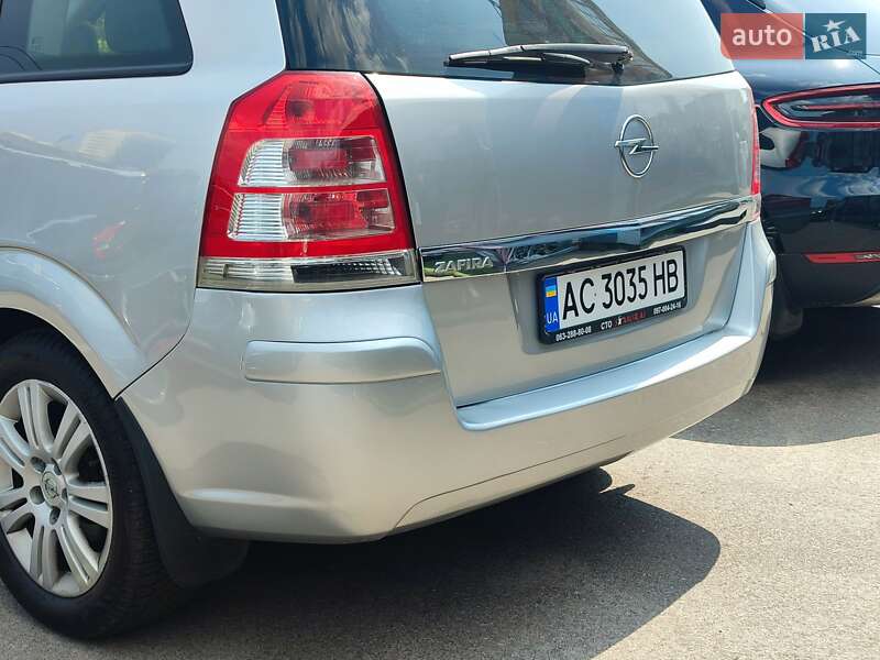Минивэн Opel Zafira 2011 в Киеве