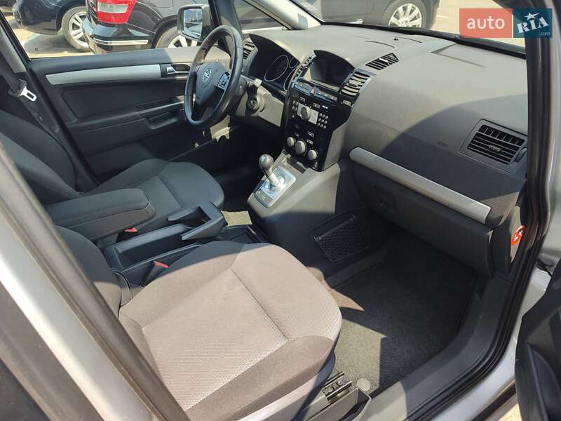 Минивэн Opel Zafira 2011 в Киеве