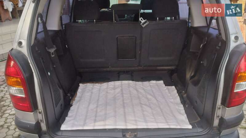 Мінівен Opel Zafira 2000 в Ужгороді