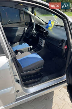 Минивэн Opel Zafira 2003 в 