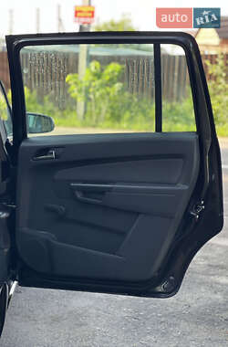 Минивэн Opel Zafira 2006 в 