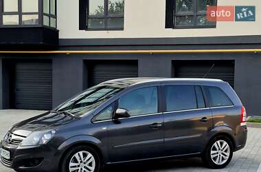 Минивэн Opel Zafira 2010 в 