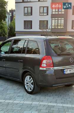 Минивэн Opel Zafira 2010 в 