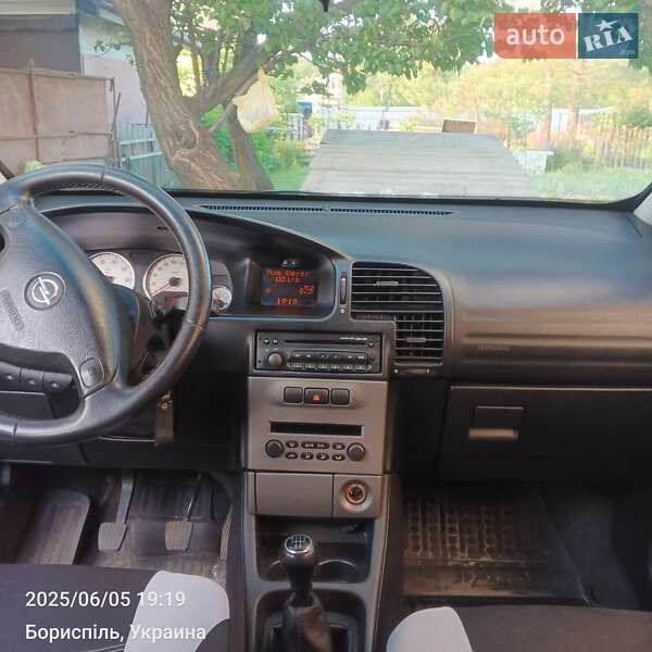 Минивэн Opel Zafira 2004 в Золотоноше