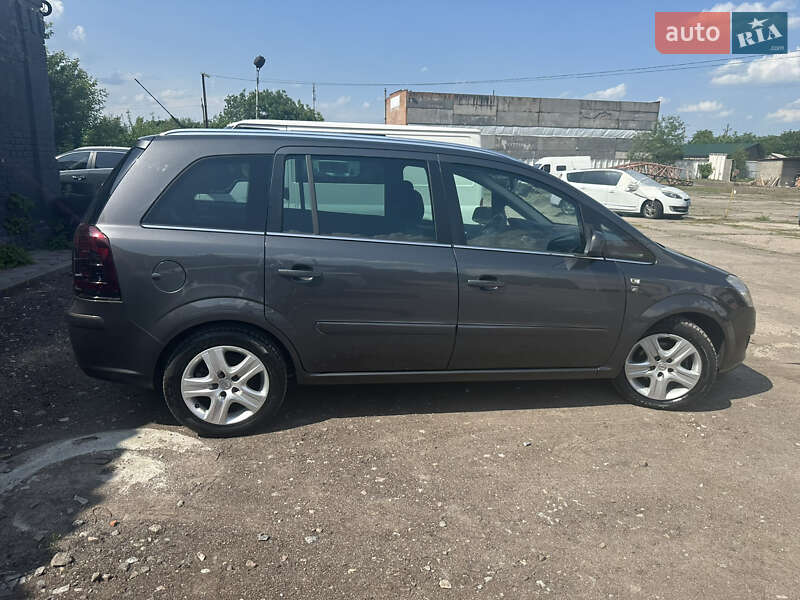 Минивэн Opel Zafira 2010 в Нежине