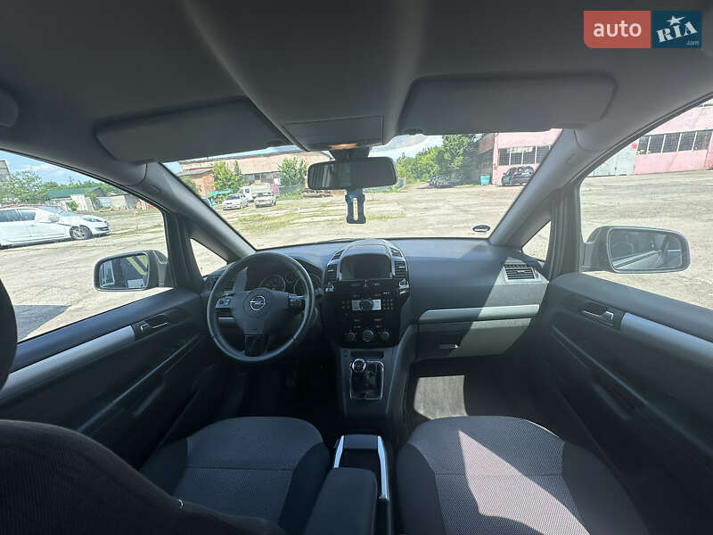 Минивэн Opel Zafira 2010 в Нежине