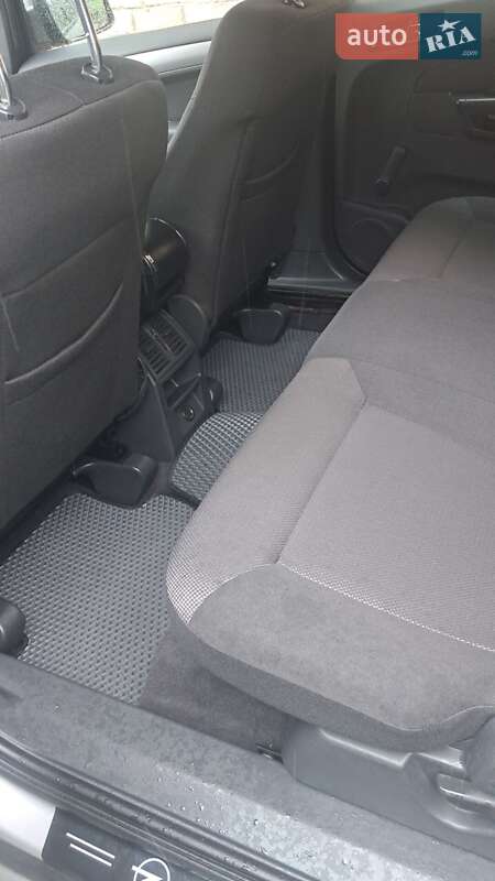 Минивэн Opel Zafira 2011 в Луцке