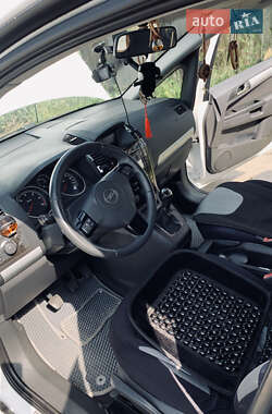 Минивэн Opel Zafira 2010 в 
