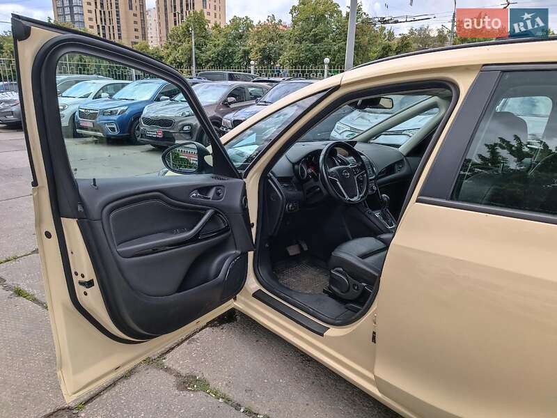 Мікровен Opel Zafira 2015 в Харкові